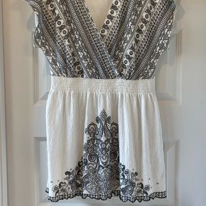 Absolutely Famous Women’s Peasant Top sz. L